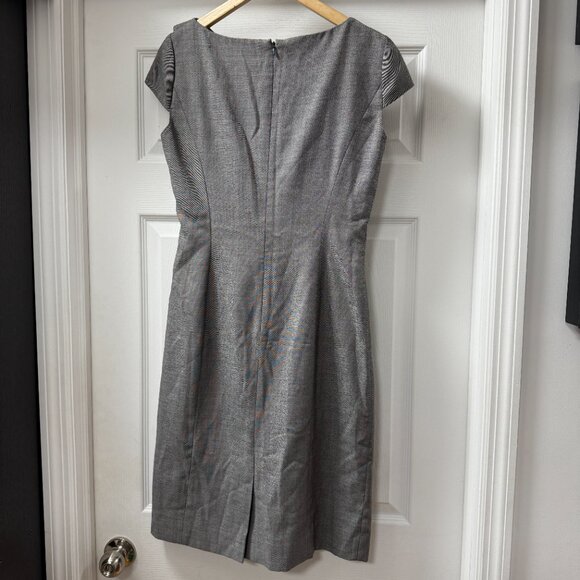 Tahari Arthur S. Levine Grey Cap Sleeve fold over collar Sheath Dress size 4 - Picture 2 of 10